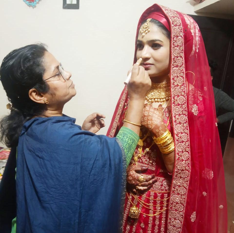 ASMAS HERBAL BEAUTY PARLOUR AREEKODE